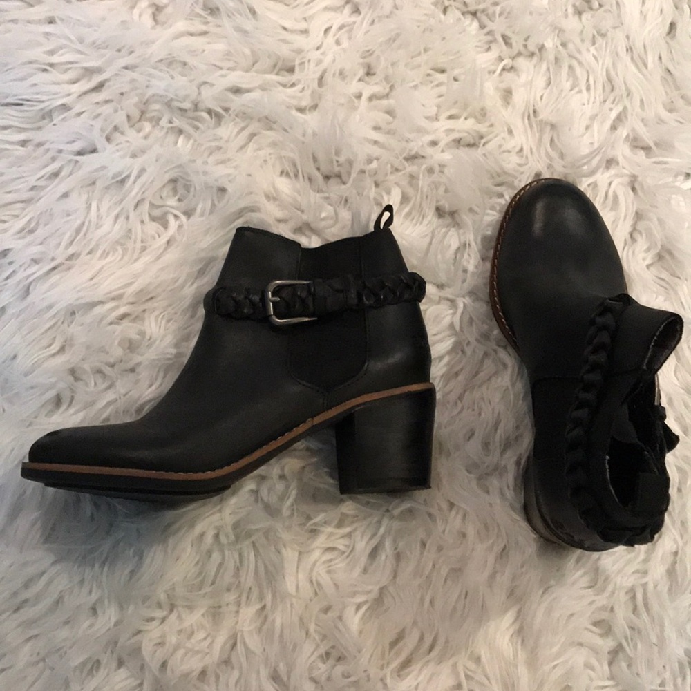 Black leather sperry booties